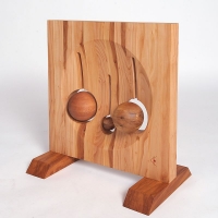 Stehender Teller mit Holzkugeln - Kunst Kohnhauser